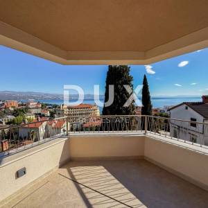 OPATIJA, CENTAR – luksuzan penthouse u centru Opatije, privatna pozicija i krovni bazen, samo 200m od mora