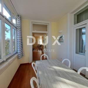 OPATIJA, CENTAR- Luksuzan stan od 180 m2 s pogledom na more i 4 parkirna mjesta