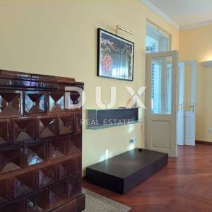 OPATIJA, CENTAR- Luksuzan stan od 180 m2 s pogledom na more i 4 parkirna mjesta