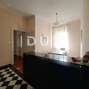 OPATIJA, CENTAR- Luksuzan stan od 180 m2 s pogledom na more i 4 parkirna mjesta