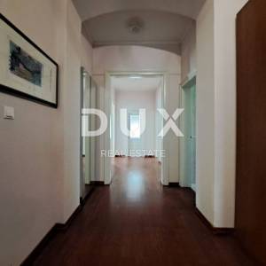OPATIJA, CENTAR- Luksuzan stan od 180 m2 s pogledom na more i 4 parkirna mjesta