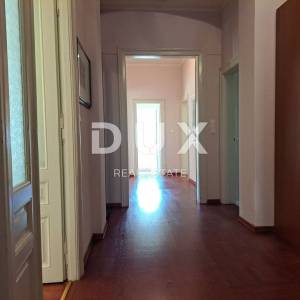 OPATIJA, CENTAR- Luksuzan stan od 180 m2 s pogledom na more i 4 parkirna mjesta