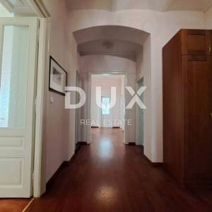 OPATIJA, CENTAR- Luksuzan stan od 180 m2 s pogledom na more i 4 parkirna mjesta