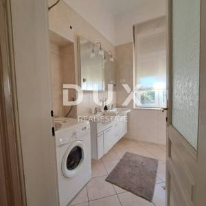 OPATIJA, CENTAR- Luksuzan stan od 180 m2 s pogledom na more i 4 parkirna mjesta
