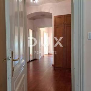 OPATIJA, CENTAR- Luksuzan stan od 180 m2 s pogledom na more i 4 parkirna mjesta