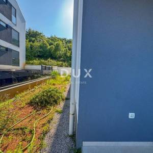 OPATIJA, CENTAR - luksuzan stan u novogradnji s garažom i panoramskim pogledom na more