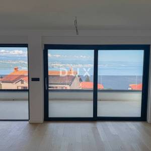 OPATIJA, CENTAR - luksuzan stan u novogradnji s garažom i panoramskim pogledom na more