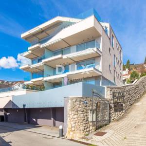 OPATIJA, CENTAR - luksuzan stan 135m2 s panoramskim pogledom na more, garaža, bazen, dugoročni najam
