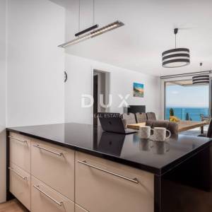 OPATIJA, CENTAR - luksuzan stan 135m2 s panoramskim pogledom na more, garaža, bazen, dugoročni najam