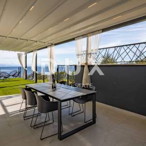 OPATIJA, CENTAR – luksuzna etaža od 300m2 u novogradnji s garažom, panoramski pogled na more