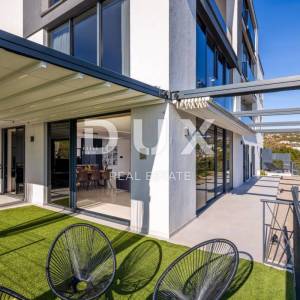 OPATIJA, CENTAR – luksuzna etaža od 300m2 u novogradnji s garažom, panoramski pogled na more