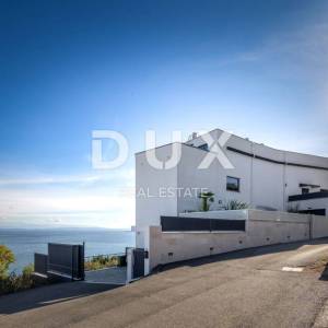 OPATIJA, CENTAR – luksuzna etaža od 300m2 u novogradnji s garažom, panoramski pogled na more
