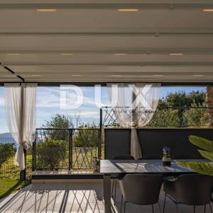 OPATIJA, CENTAR – luksuzna etaža od 300m2 u novogradnji s garažom, panoramski pogled na more