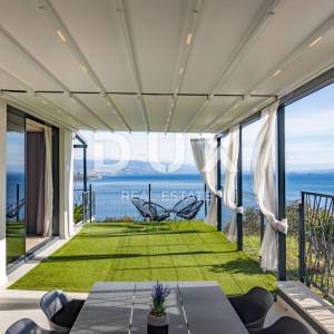 OPATIJA, CENTAR – luksuzna etaža od 300m2 u novogradnji s garažom, panoramski pogled na more