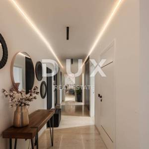 OPATIJA, CENTAR – luksuzna etaža od 300m2 u novogradnji s garažom, panoramski pogled na more