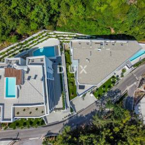 OPATIJA, CENTAR - luksuzna stambeno-poslovna zgrada sa 7 stanova, garažom i bazenom u centru Opatije