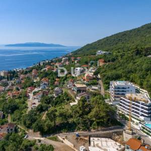OPATIJA, CENTAR - luksuzna stambeno-poslovna zgrada sa 7 stanova, garažom i bazenom u centru Opatije