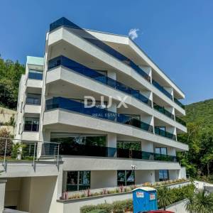OPATIJA, CENTAR - luksuzna stambeno-poslovna zgrada sa 7 stanova, garažom i bazenom u centru Opatije