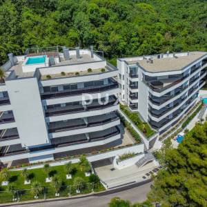 OPATIJA, CENTAR - luksuzna stambeno-poslovna zgrada sa 7 stanova, garažom i bazenom u centru Opatije