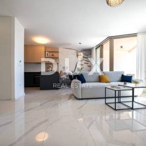 OPATIJA, CENTAR – moderan stan za najam s pogledom na more, 70 m od plaže