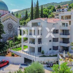 OPATIJA, CENTAR - penthouse u centru Opatije s više terasa, panoramski pogled, garaža, 200 metara od Lungomare