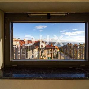 OPATIJA, CENTAR - posebna novogradnja, mikrolokacija centar Opatija, veći stan s terasom i garažom spreman za useljenje, 200 me...