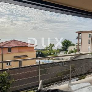 OPATIJA, CENTAR - predivan stan s terasom i garažnim mjestom s fantastičnim pogledom na more, BAZEN!