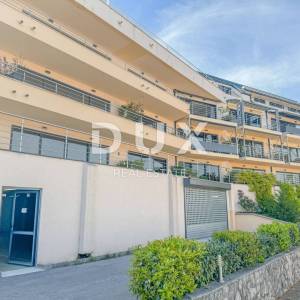 OPATIJA, CENTAR - predivan stan s terasom i garažnim mjestom s fantastičnim pogledom na more, BAZEN!