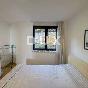 OPATIJA, CENTAR - predivan stan s terasom i garažnim mjestom s fantastičnim pogledom na more, BAZEN!