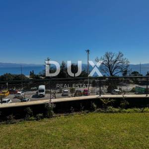 OPATIJA, CENTAR - prekrasan namješten stan u novogradnji s terasom, vrtom i pogledom na more, GARAŽA!