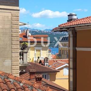 OPATIJA, CENTAR - Prekrasna etaža u održavanoj povijesnoj vili u samom centru Opatije blizu mora!
