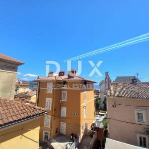 OPATIJA, CENTAR - Prekrasna etaža u održavanoj povijesnoj vili u samom centru Opatije blizu mora!