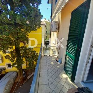 OPATIJA, CENTAR - Prekrasna etaža u održavanoj povijesnoj vili u samom centru Opatije blizu mora!