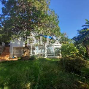 OPATIJA, CENTAR - samostojeća kuća s prekrasnim pogledom i okućnicom u centru Opatije