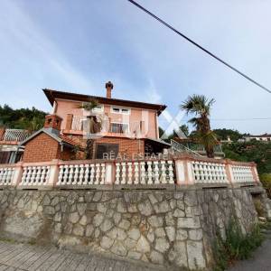 OPATIJA, CENTAR - Samostojeća kuća na mirnoj lokaciji s prekrasnim pogledom