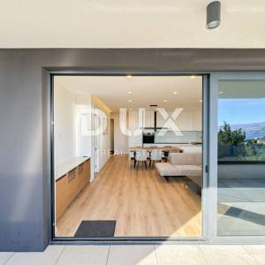 OPATIJA, CENTAR - stan 132m2 u novogradnji s vrtom, bazenom, garažom, pogled na more, centar Opatije