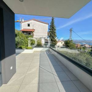 OPATIJA, CENTAR - stan 132m2 u novogradnji s vrtom, bazenom, garažom, pogled na more, centar Opatije