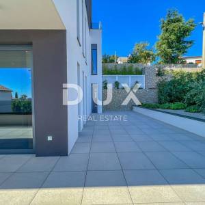 OPATIJA, CENTAR - stan 132m2 u novogradnji s vrtom, bazenom, garažom, pogled na more, centar Opatije