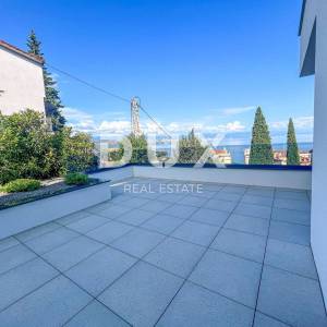 OPATIJA, CENTAR - stan 132m2 u novogradnji s vrtom, bazenom, garažom, pogled na more, centar Opatije