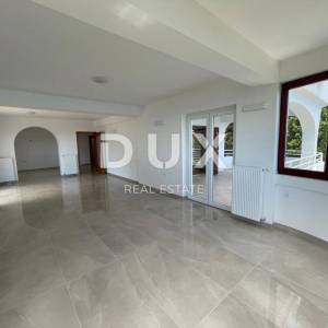 OPATIJA, CENTAR- stan 170m2 na 1.katu 2S+DB s panoramskim pogledom na more + okoliš 100m2