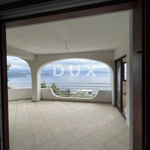 OPATIJA, CENTAR- stan 170m2 na 1.katu 2S+DB s panoramskim pogledom na more + okoliš 100m2