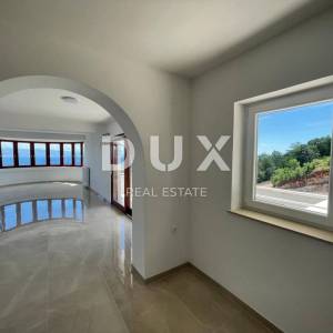 OPATIJA, CENTAR- stan 170m2 na 1.katu 2S+DB s panoramskim pogledom na more + okoliš 100m2