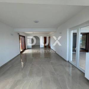 OPATIJA, CENTAR- stan 170m2 na 1.katu 2S+DB s panoramskim pogledom na more + okoliš 100m2