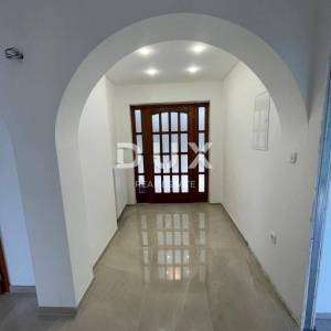 OPATIJA, CENTAR- stan 170m2 na 1.katu 2S+DB s panoramskim pogledom na more + okoliš 100m2