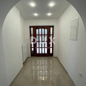 OPATIJA, CENTAR- stan 170m2 na 1.katu 2S+DB s panoramskim pogledom na more + okoliš 100m2