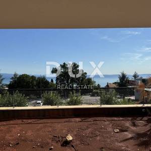 OPATIJA, CENTAR- stan 59,86m2 DB+2S s panoramskim pogledom na more- prizemlje + okućnica 73,1m2- APP 204