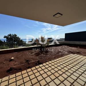 OPATIJA, CENTAR- stan 59,86m2 DB+2S s panoramskim pogledom na more- prizemlje + okućnica 73,1m2- APP 204