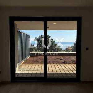 OPATIJA, CENTAR- stan 59,86m2 DB+2S s panoramskim pogledom na more- prizemlje + okućnica 73,1m2- APP 204