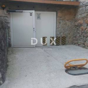 OPATIJA, CENTAR- stan 67m2 (155m2) s pogledom na more+ terasa 30m2 + garaža + 2x konoba + 1 parking