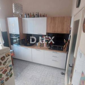 OPATIJA, CENTAR- stan 67m2 (155m2) s pogledom na more+ terasa 30m2 + garaža + 2x konoba + 1 parking